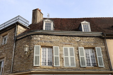 Maison typique, vue de l'extérieur, village de Arnay Le Duc, département de la Côte d'Or, France