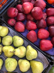 red and yellow apples