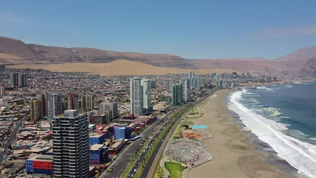 Iquique, ciudad de Chile frente al mar, playa hermosa