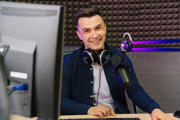 cheery radio in a shirt host broadcasts live reads news on computer screen.