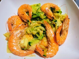 prawns and zucchini ribbons light and healthy meal