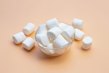Fototapeta na wymiar Delicious fluffy round marshmallows, White candy