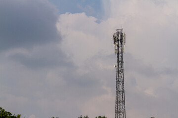 Obraz premium Transceiver construction to support cellular communication has become a basic need during the covid-19 pandemic, the communication and internet industry has experienced a significant increase