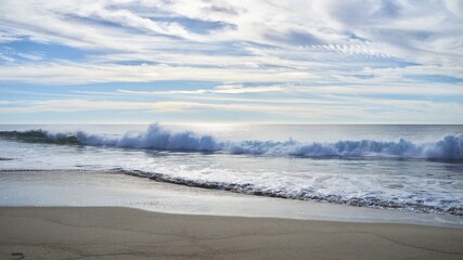 Fototapeta na wymiar view of crashing waves on the beach