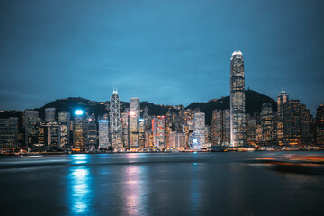 Obraz premium Night view of Victoria Harbour, Hong Kong