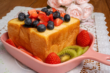 Honey toast with fresh fruits.