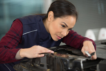 woman car mechanic conducts diagnostics