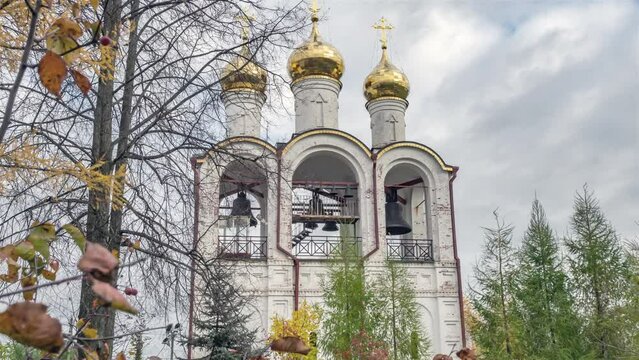 Bell Tower in Pereslavl Zalessky. St. Nicholas Convent. Golden Ring of Russia. Timelapse