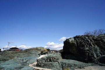 青い岩