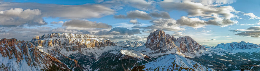 Dolomiten im Winter Berge Panorama - 494172116