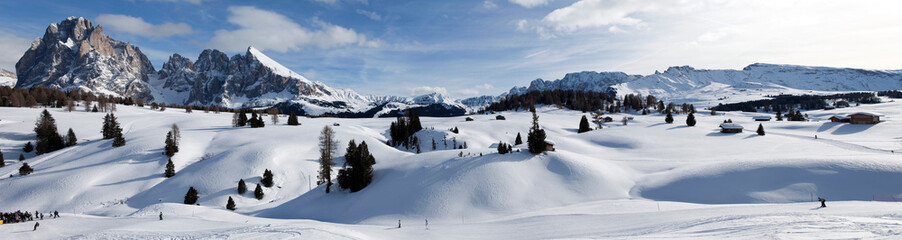 Dolomiten im Winter Panorama