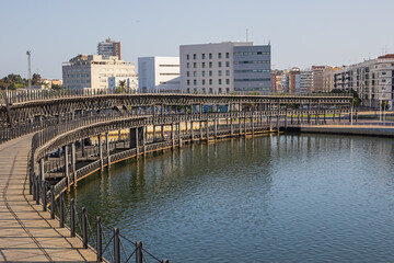 Obraz premium At he upper level of the Rio Tinto Pier in the harbor of Huelva
