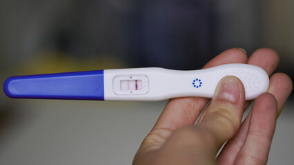 Positive pregnancy test/Test de grossesse positif