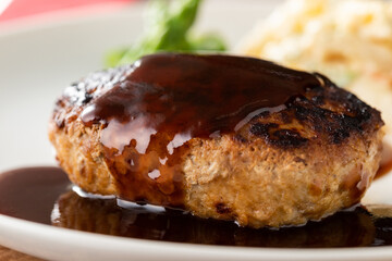 濃厚デミグラスソースのハンバーグステーキ