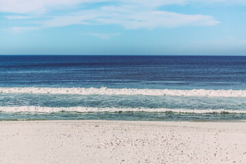 Fototapeta na wymiar beach and blue sky