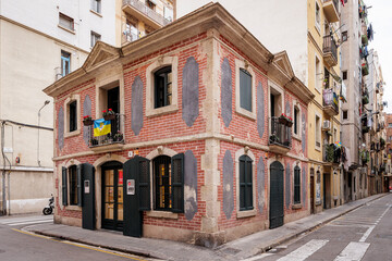 Fototapeta na wymiar Edicifio representativo de como eran las casas originales de la Barceloneta, Barcelona