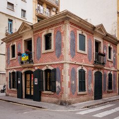 Fototapeta na wymiar Edicifio representativo de como eran las casas originales de la Barceloneta, Barcelona
