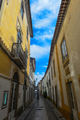 Denkmalgeschützte Architektur in der Altstadt von Tomar, Portugal
