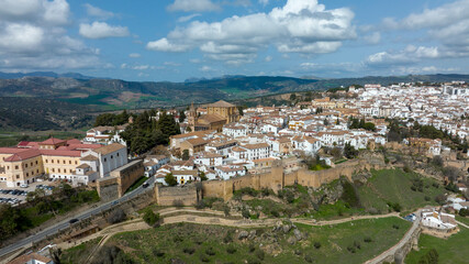 vista aérea de la ciudad monumental de Ronda en la provincia de Málaga, España