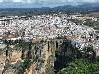 Fototapeta na wymiar vista aérea de la ciudad monumental de Ronda en la provincia de Málaga, España