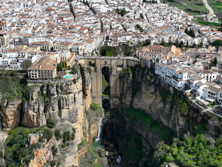 Fototapeta premium vista aérea de la ciudad monumental de Ronda en la provincia de Málaga, España
