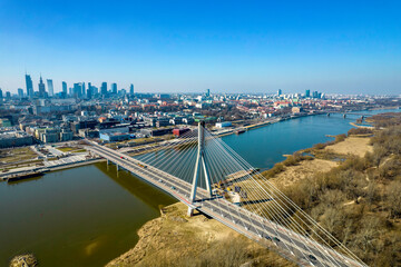 Fototapeta na wymiar Panorama Warszawy z okolic mostu Świętokrzyskiego, widok z drona