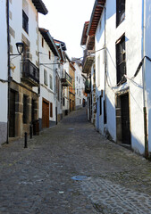 Fototapeta na wymiar Calles del Barrio de la Judería en Hervás, famoso pueblo de la provincia de Cáceres, Extremadura, España. Juderías de España