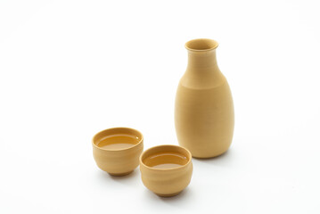 陶器の器と日本酒
