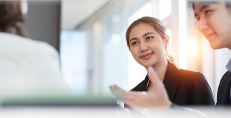 Naklejka premium Business people talking and discussing business agreement with happiness in meeting room. Satisfied caucasian business partners.