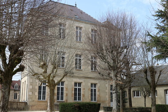 Le mus&eacute;e de l'Avallonnais ou mus&eacute;e Jean Despres, vu de l'ext&eacute;rieur, ville de Avallon, d&eacute;partement de l'Yonne, France