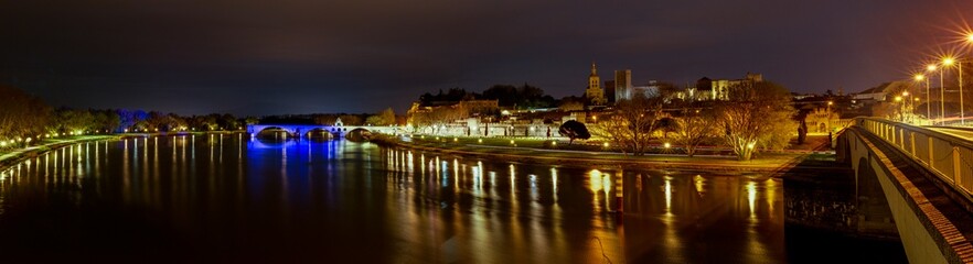 Fototapeta na wymiar Avignon Pont Saint Benetzte - Nachtpanorama