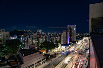 Fototapeta na wymiar Imagem aérea de prédios, tráfego e vida noturna na cidade de Belo Horizonte, estado de Minas Gerais em março de 2022.