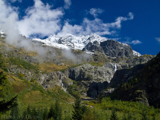 Obraz premium Mountain peak. The mountains. Mountain landscape. Autumn in the mountains. Mountain clouds