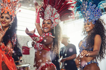Come and have a festive time with us. Shot of samba dancers performing in a carnival. - obrazy, fototapety, plakaty