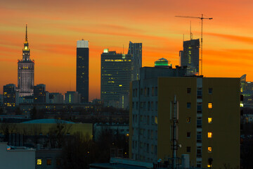 Pomarańczowy zachód słońca nad Warszawą