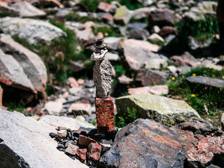 Structures de pierres. 