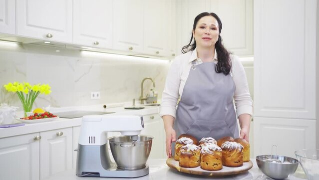 cooking school. female cook easter cakes in the kitchen. video tutorial. 