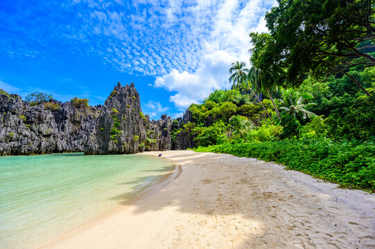 Hidden beach in Matinloc Island, El Nido, Palawan, Philippines - Paradise lagoon and beach in tropical scenery