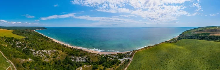 Cercles muraux Plage de Camps Bay, Le Cap, Afrique du Sud une journée ensoleillée sur une plage de Karadere, Bulgarie