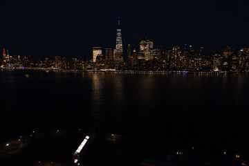 Obraz premium night over manhattan