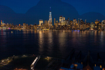 Naklejka premium sunset over manhattan