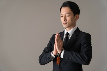 男性・葬儀シーン　