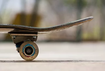 Abwaschbare Fototapete Skateboard side view © DAVISUALS