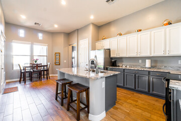 Warm and open kitchen 