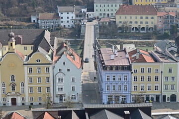 Blick auf die Altstadt von Burghausen mit Salzach, Bayern, Deutschland