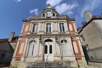 Fototapeta na wymiar La bibliothèque Gaston Chaissac, vue de l'extérieur, ville de Avallon, département de l'Yonne, France