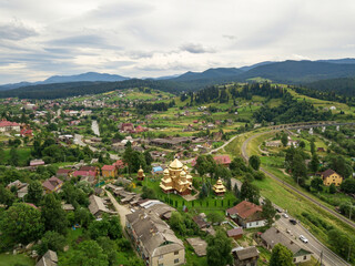 Obraz premium Settlement in the mountains of the Ukrainian Carpathians. Aerial drone view.