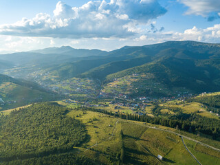 Obraz premium Ukrainian Carpathians mountains in summer. Aerial drone view.