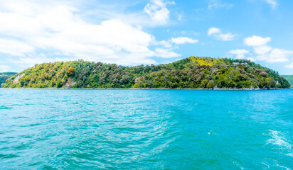Naklejka premium Amazing lake tour during perfect weather