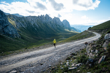 Obraz premium Woman trail runner running on mountain top
